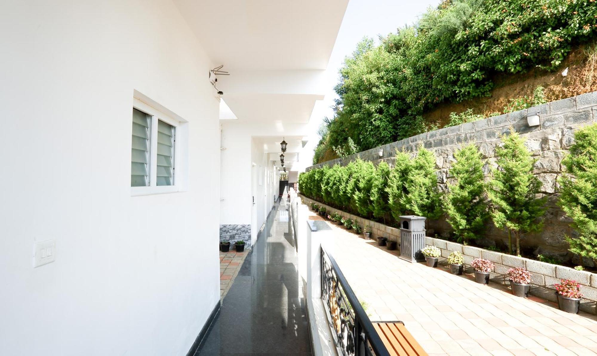 Treebo Skydale Inn & Suites With Mountain View أوتي المظهر الخارجي الصورة